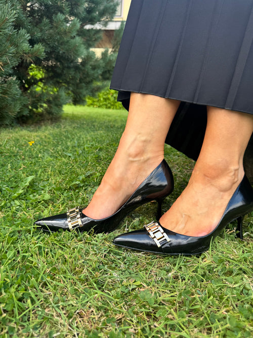 Högl Black and Gold Closed Toe Heel