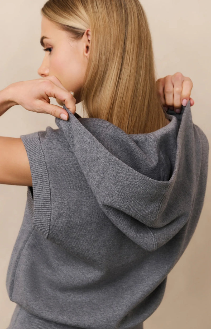 Yaya Sleeveless hoodie with zipper and hood