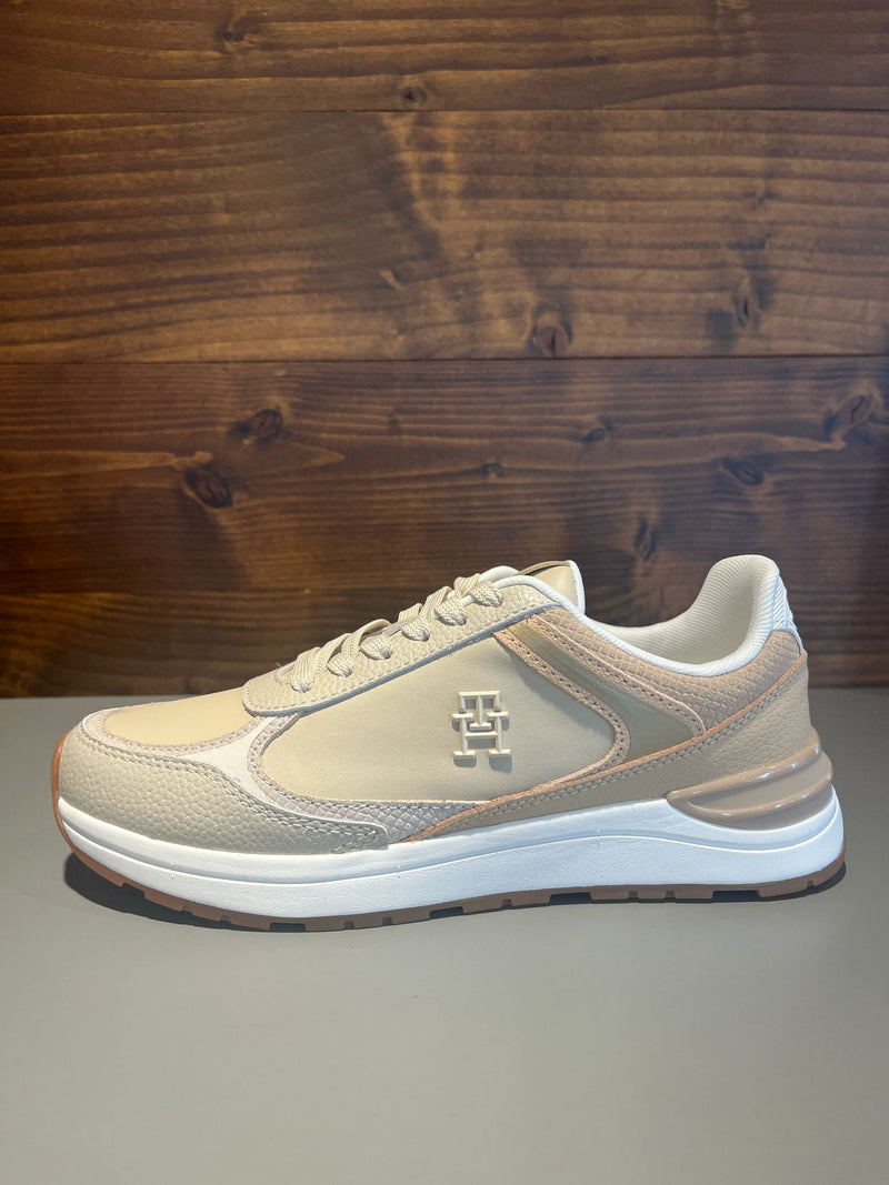 Tommy Hilfiger beige leather runner