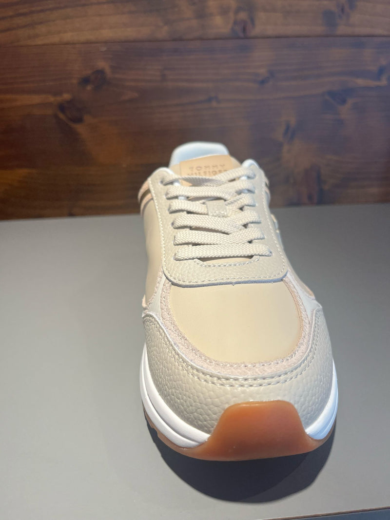 Tommy Hilfiger beige leather runner