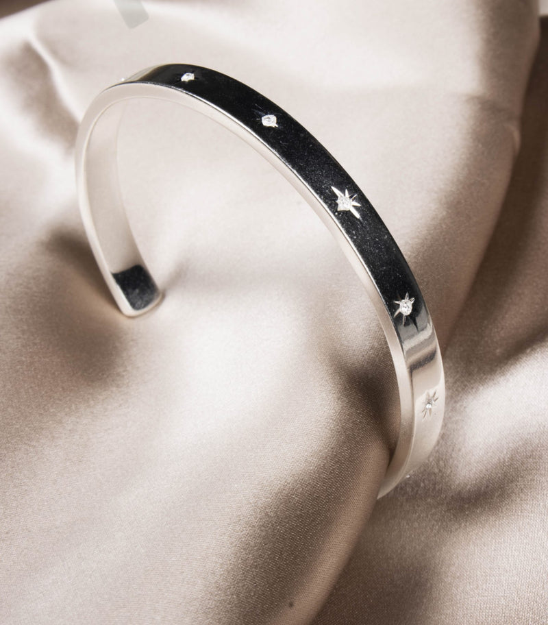 Olia Annabel Bangle