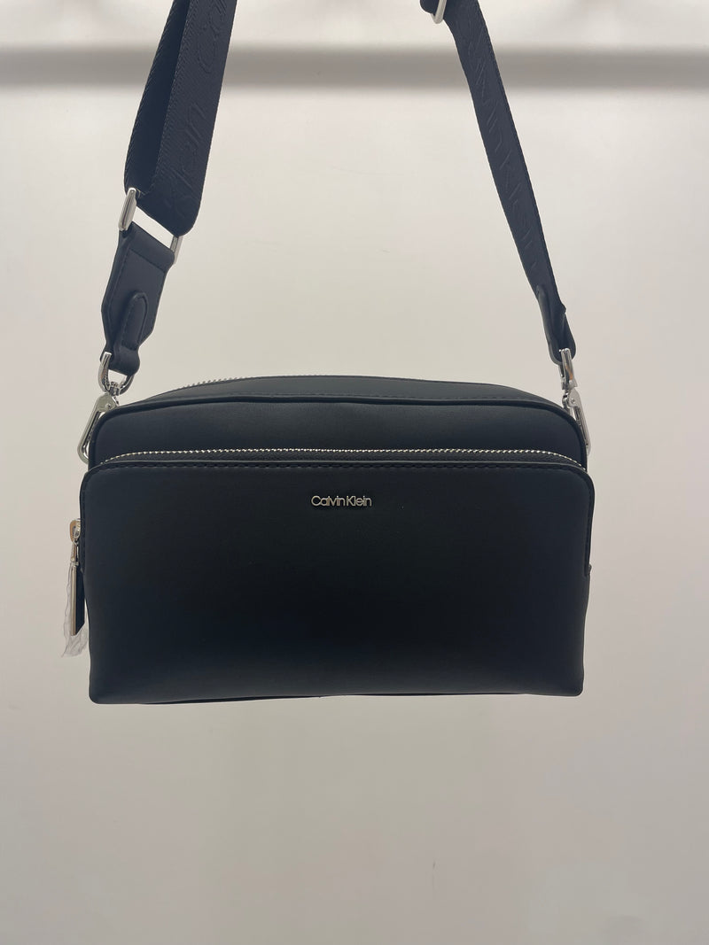 Calvin Klein Must Camera Bag - Black