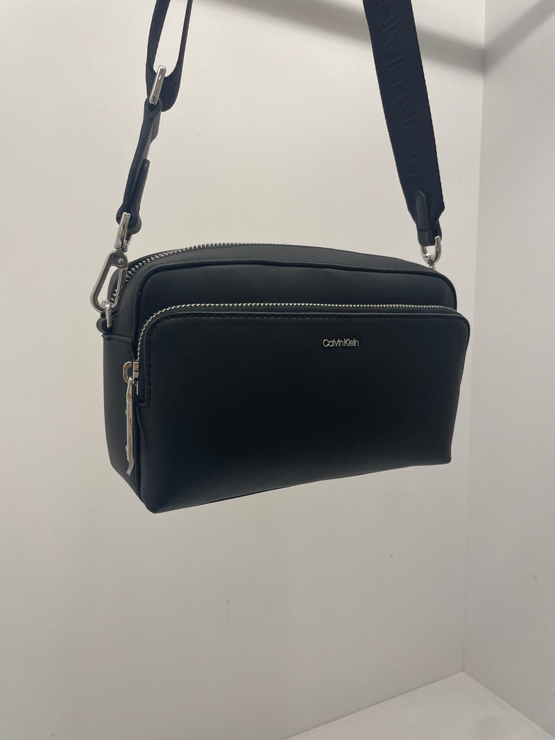 Calvin Klein Must Camera Bag - Black